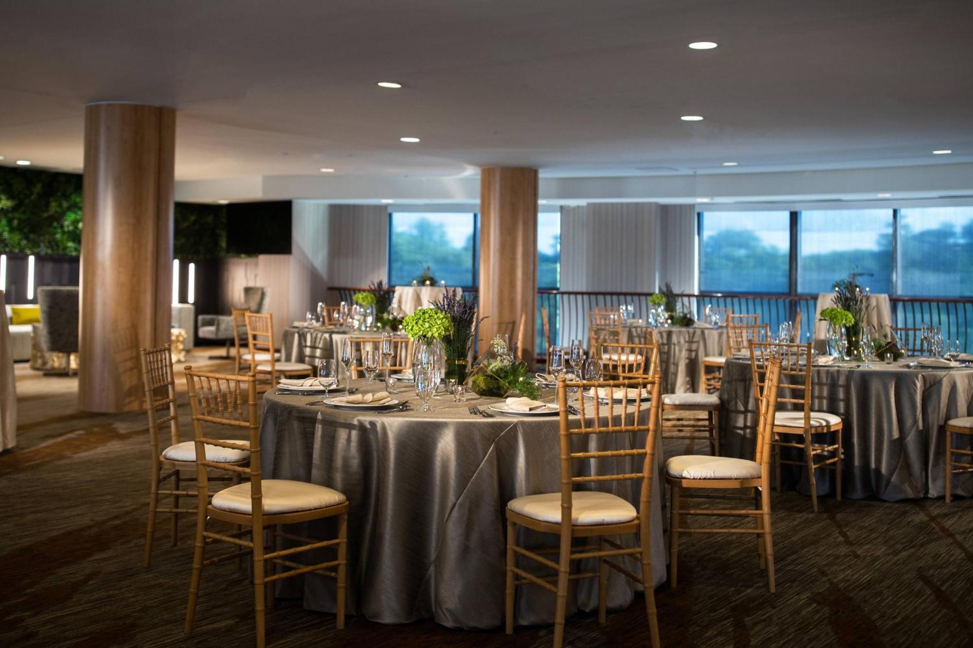 Renaissance Raleigh North Hills Hotel Eksteriør bilde
